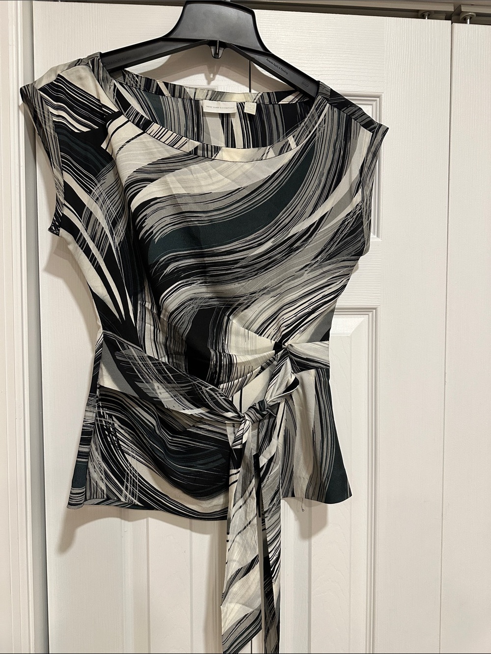 New York & Company Black and White Tie-Front Sleeveless Blouse